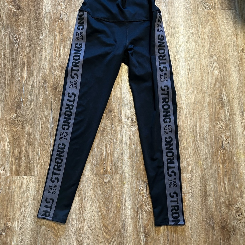 STRONG ID Black Leggings Small - never worn SOLD OUT ONLINE